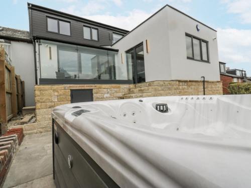Ainley Top Casa | Ellis House