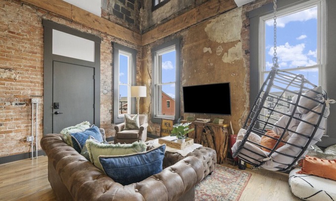 Over-the-Rhine Condominio | Elm 7 · The Loft OTR | The Cable House