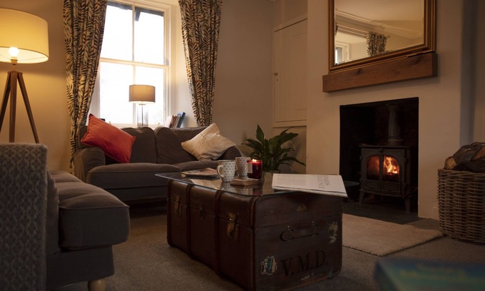 Gorebridge Cabaña | Elm Cottage - a charming traditional stone cottage with 2 bedrooms on Arniston Estate