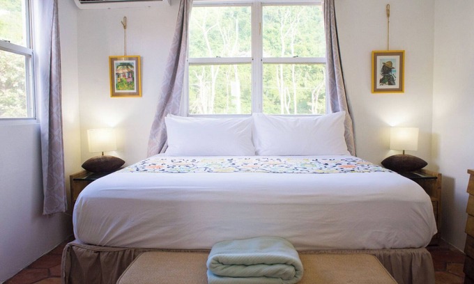 Road Town Apartamento | Elm's is Nestled in Cane Garden Bay Right on the Sandy Beachfront