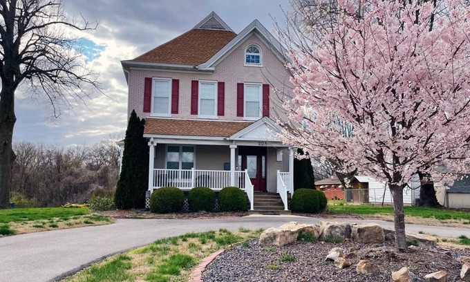 Alton Casa | Elm Street Escape- Easy Access to Alton & STL