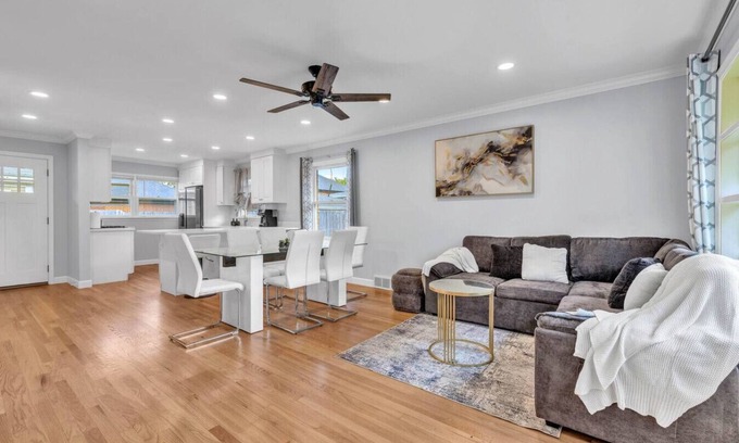 Elmhurst Apartamento | Elmhurst Gem – Ideal Mid-Term Rental, Top Location