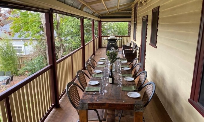 Healesville Casa | Elmview House and Apartment on Symons - in the centre of Healesville!