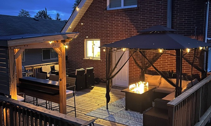 Crystal Beach Casa | Elmwood Coast&Hearth Retreat- Large Deck + Bar + Firepit 5 min walk to the beach