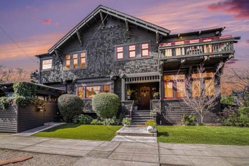 Upper Telegraph Casa | Elmwood House Berkeley