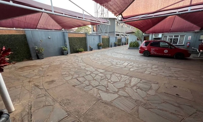 Lusaka Cabina | ELON MOREH LODGE