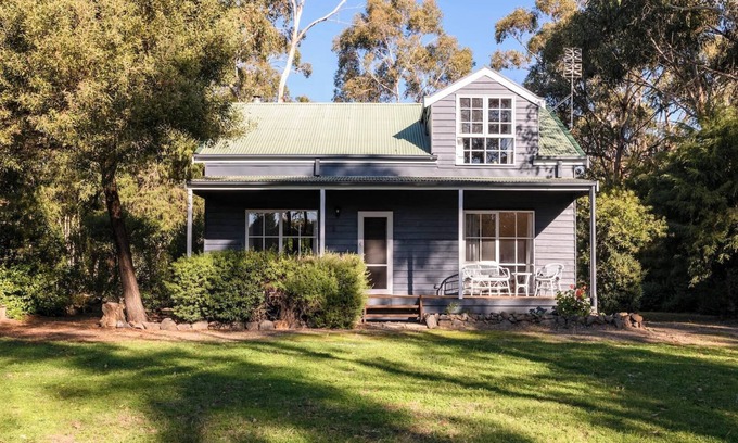 Drummond Cabina | Elsie Cottage Summary
