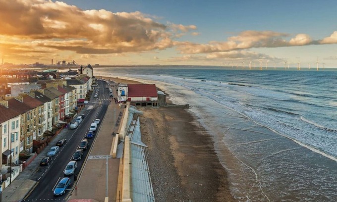 Redcar Casa | Elton House Central Location Sleeps 5 Free Parking Fast WiFi Smart TV