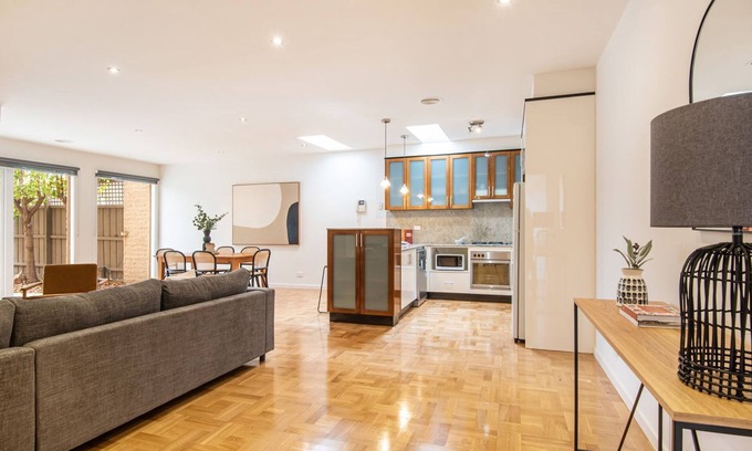 Elwood Casa | Elwood Sanctuary - walking distance to the beach