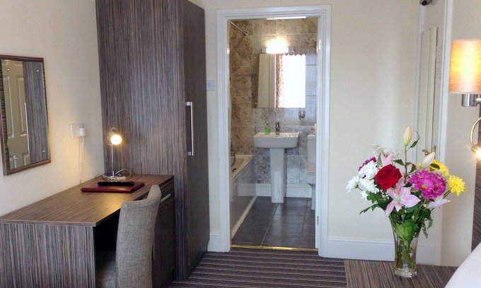 Wolverhampton Hotel | Ely House Hotel