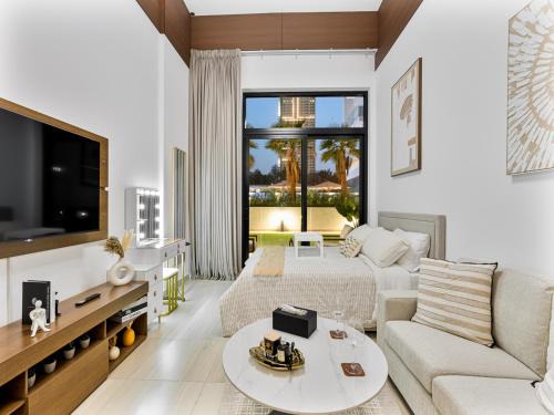 Jumeirah Village Apartamento | ELYSEE lll in JVC - Luxury Studio with pool & GYM