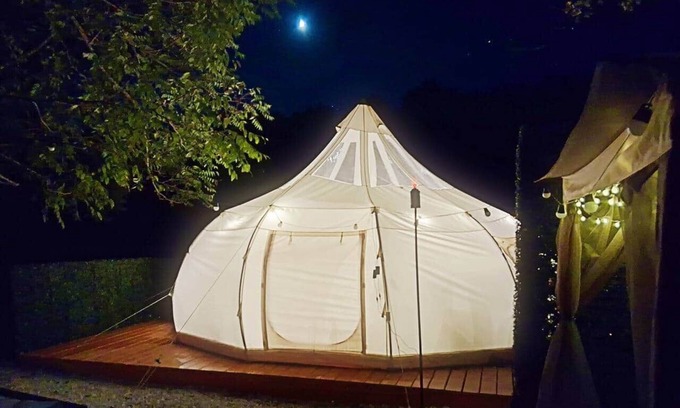 Ruby Alquiler De RV | Elysian Escape: Starlit Riverfront Glamping Suite AC + WiFi + Games