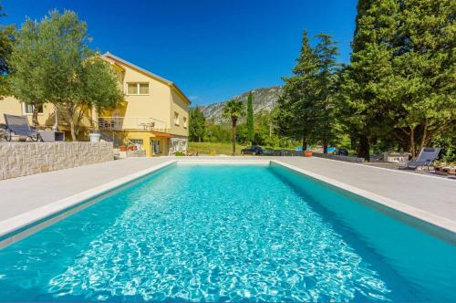 Tribalj Apartamento | Emaris