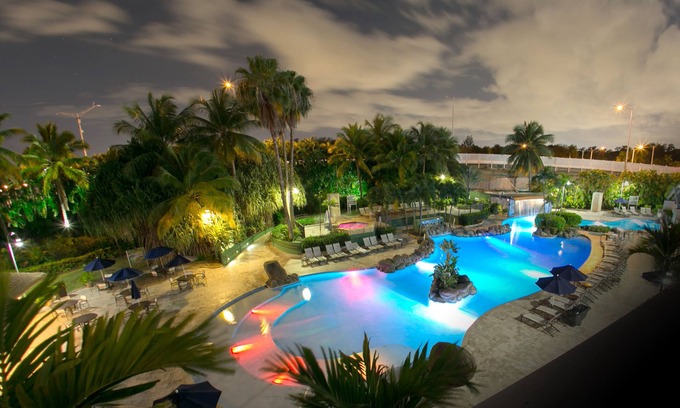 Villas del Palmar Sur Complejo | Embassy Suites by Hilton San Juan Hotel & Casino