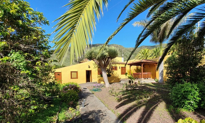 Tegueste Cabaña | Emblematic House "La Arañita".
