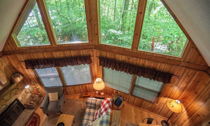Fleetwood Cabaña | Emelca Inn at Fleetwood Falls - Wrap Around Porch