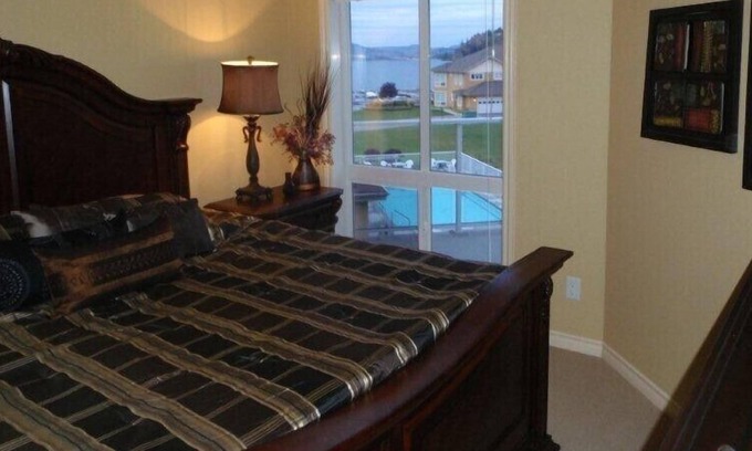 Central Okanagan Condominio | Emerald Beach Villas - A orillas del lago Wood Lake