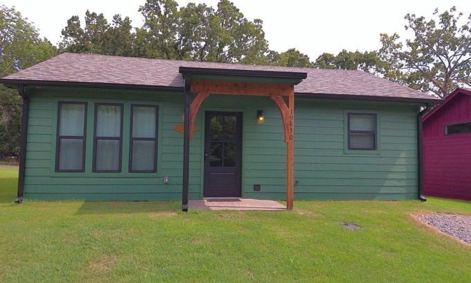 Hulbert Cabina | Emerald Cabin Retreat by Ft. Gibson Lake