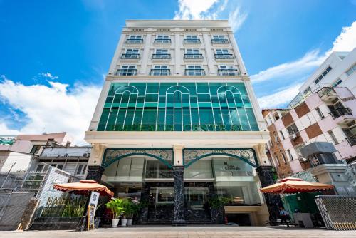 Phuong 8 Hotel | Emerald Central