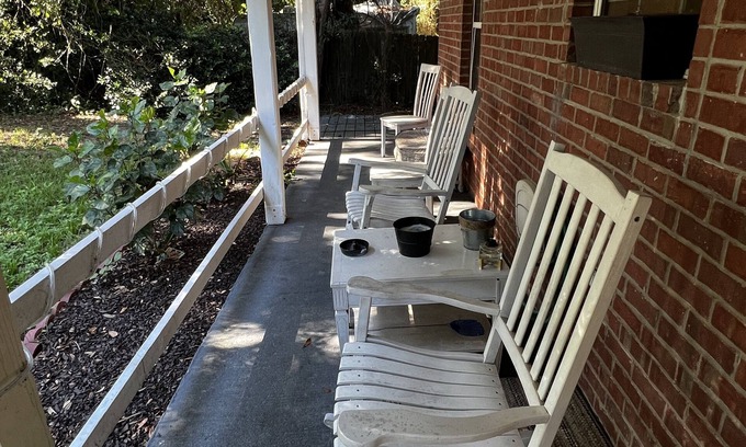 Gulf Breeze Cama Y Desayuno | Emerald Coast Room - READ DESCRIPTION, Free Coffee, Pets Welcome!