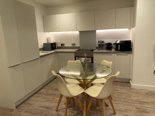 Gillingham Casa | Emerald En-suite King Bedroom