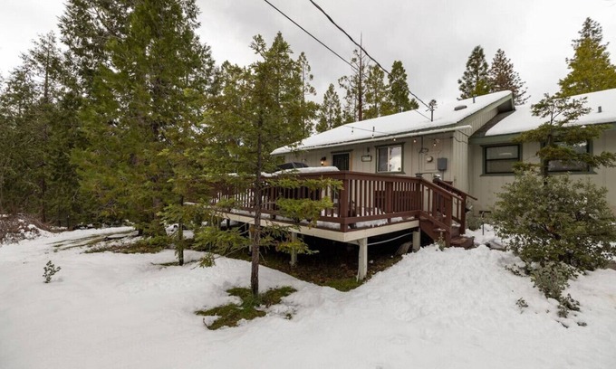 Oakhurst Cabina | Emerald Escape with Hot tub Game Room and Arcade