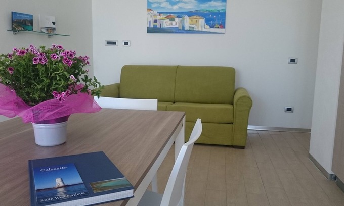 Calasetta Apartamento | A 260 metros de la playa, nuevo apartamento con terraza con vistas al mar y servicios (IUN P7111)
