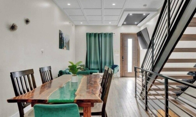South Philadelphia Casa | Emerald Luxury Home with Jacuzzi on Private Roof