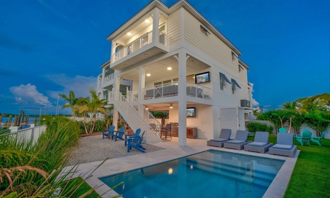 Marathon Casa | Emerald Shores – Luxury Oceanfront Rental, Heated Pool & Private Dock. Pets Welcome!