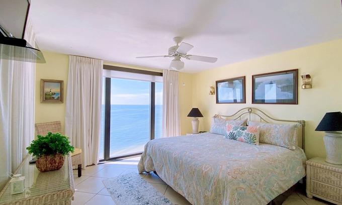 Crescent Beach Condominio | Emerald Water & Sugar White Sand Awaits You! Beachfront Condo, Pool & Tiki Bar