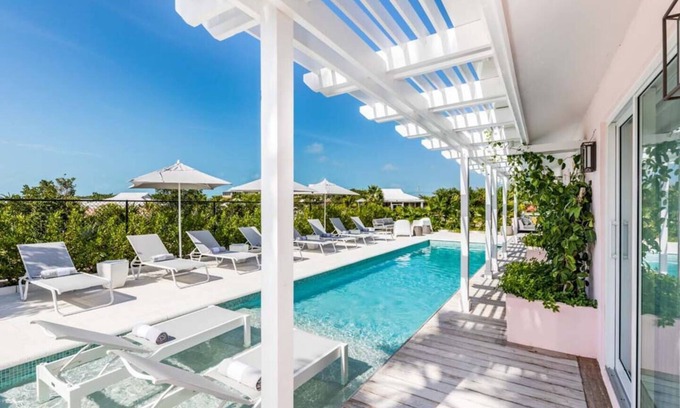 Discovery Bay Villa | Emerald Waters es una lujosa villa de 5 dormitorios frente al canal.