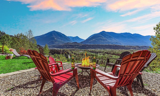 Cultus Lake Casa | ❤️️180° Grand Horizon - Firepit | BBQ | AmazingView | 1G Fast WiFi |Pet-Friendly