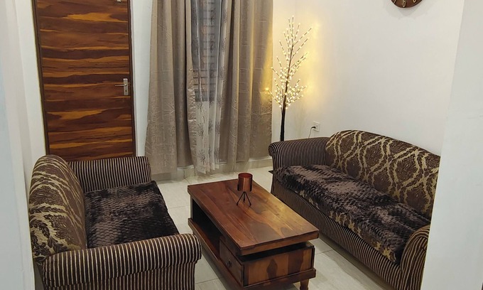 Delhi Casa | Emeralds – Modern, Spacious 2 BHK Flat with AC & WiFi ~ Near Lake & Golf Course