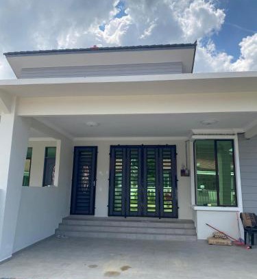 Wakaf Bharu Casa | EMILY Homestay