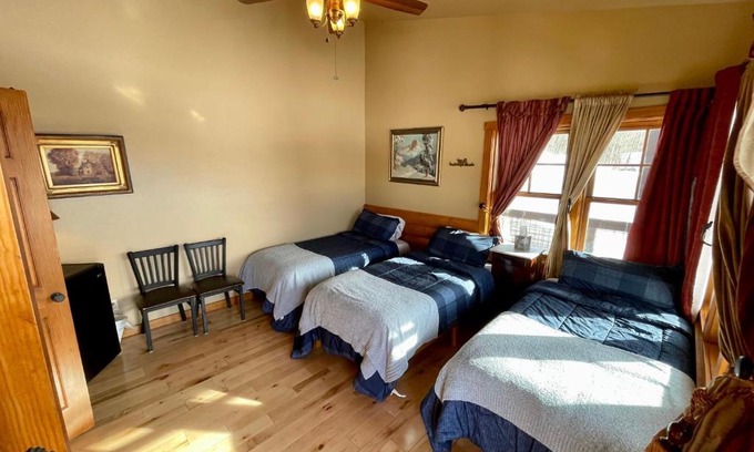 Paonia Casa | EML 8 Hubbard Park Cabin