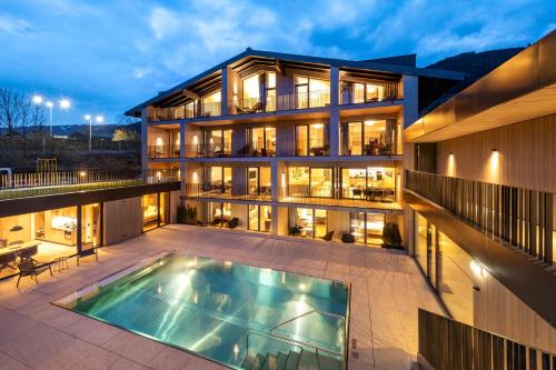 Furth Apartamento | Emma Deluxe Aparthotel ganzjährig beheizter Außenpool