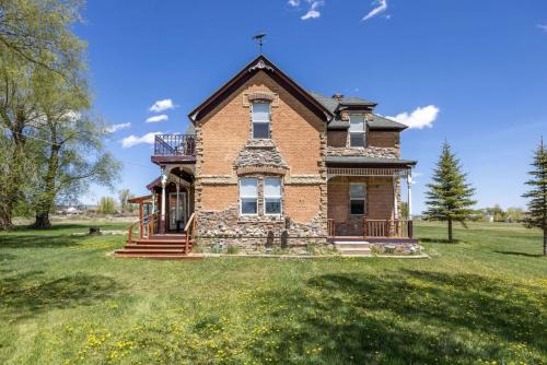 Randolph Casa | Emmas Timeless Treasure Historic Home
