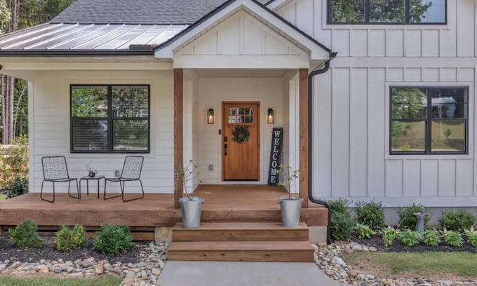 Greenville - Spartanburg Casa | Emmy’s House - Modern Farm House near Paris Mtn