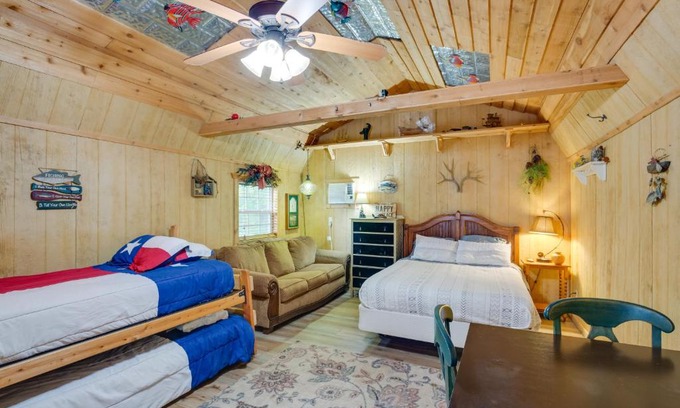 Emory Apartamento | Emory Studio Cabin with Lake Fork Boat Access!