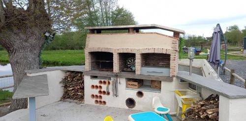Beaufay Otro | Emplacement tente proche d'une mare .