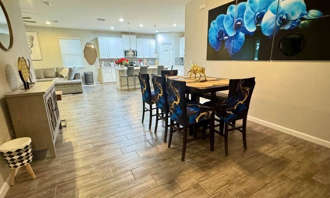 Balm Casa | Empress Super Nova Near Beaches