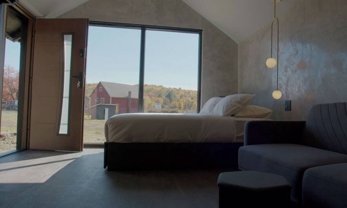 Brandon Cabina | Emrose Luxury Cabins 3