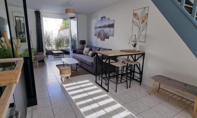 Surgeres Apartamento | En hypercentre, appart avec terrasse entièrement rénové - Netflix - Amazon Prime - Le Nature Zen