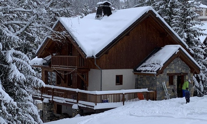 Oz Chalet De Esquí | En Piste Ski a / desde la puerta principal, chalet de 7 camas, 5 minutos a tiendas / restaurantes