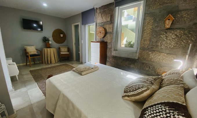 Paranhos Casa | En-Suite Bedroom and Garage in Porto City Center
