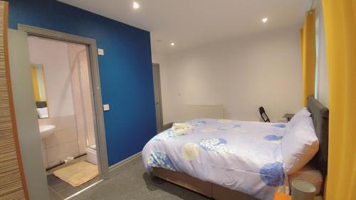 Eccles Casa | En-Suite Double-Bedroom in the Heart of Eccles Manchester Perfect for Short Stays BH5