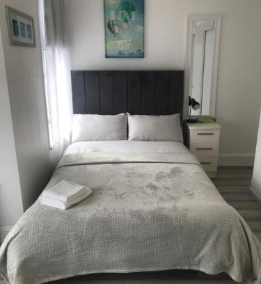Plumstead Casa | En Suite Double Room 2