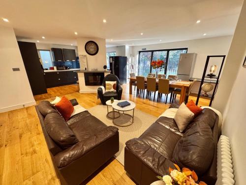 Barnhill Casa | En-suites with Free Parking 30min to Central London