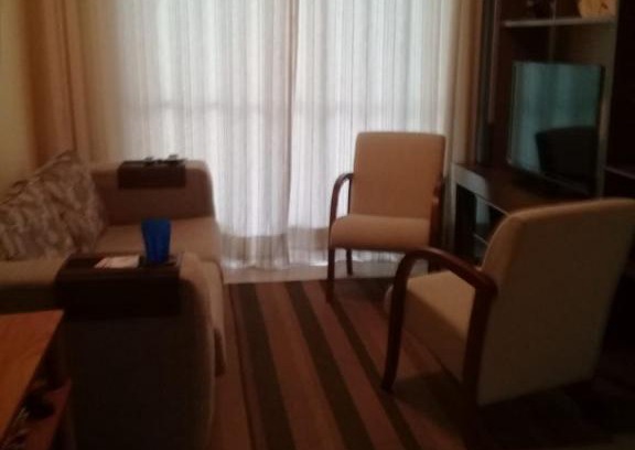 Jardim Vitoria Apartamento | Encantador a 2 quadras da Enseada, com varanda e garagem