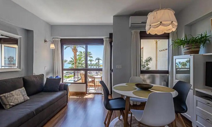 Torrequebrada Apartamento | Encantador apartamento en primera línea de playa